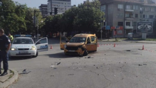 Шофьор е избягал след катастрофа в Шумен, съобщиха от полицията.Сигнал