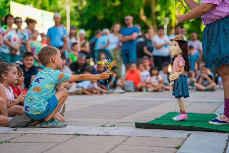 Фестивалът за улични изкуства 6Fest донесе радост и забавление в Ямбол