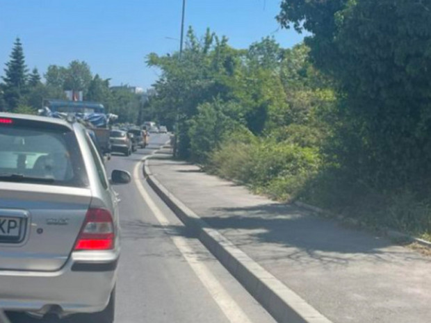 Катастрофа затруднява движението по пътя Варна – Каварна в района