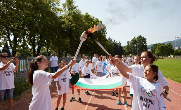Щафетата със символичния олимпийски огън финишира пред НСА
