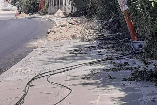 Разкопаха прясно ремонтирана улица във Варна