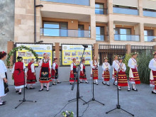 Възстановка на обичая "Еньова буля" направиха фолклорни изпълнители в Бургас