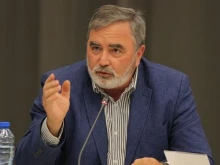 Доц. Кунчев: Ние сме странни хора, които с ентусиазъм и злоба се опитваме да оплюем нашето си
