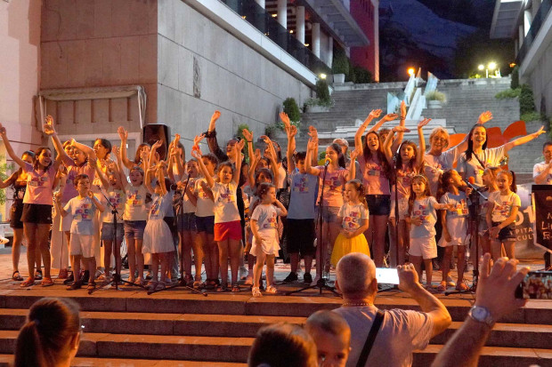 TD С зашеметяващ концерт на Стълбите на Каменица в неделя