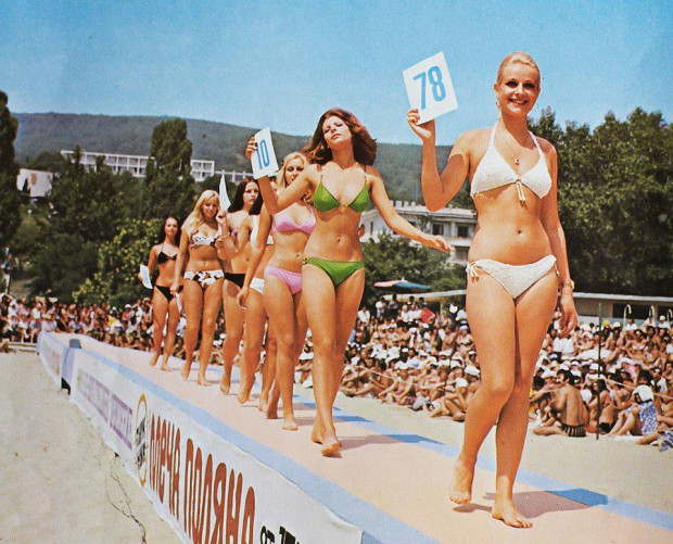 Снимка от конкурса Мис Златни пясъци от 1974 година развълнува