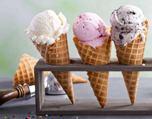Сладоледът е висококалоричен продукт така че диетолозите обикновено налагат ограничения