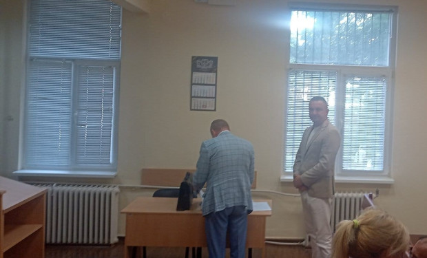 Иван Портних пристигна в Окръжен съд - Варна точно в