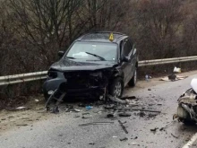Молдовец без книжка се заби в ограда на мост в Средец и избяга