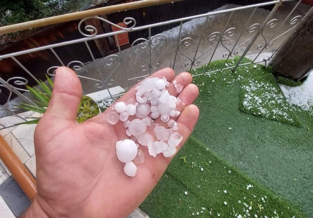 Още едно село пострада от страшна градушка