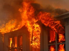 Пожар край Варна! Евакуирано е село, 9 екипа се борят със стихията