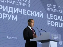 Медведев: САЩ не спечелиха Студената война, нещо повече, те са на крачка от загубата