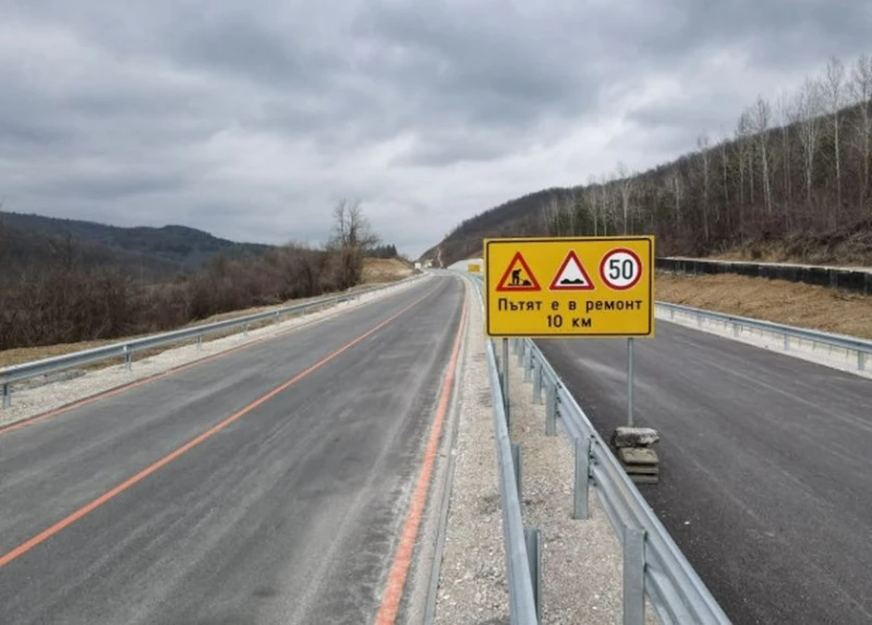 Пътят Мездра - Ботевград трябва да бъде отворен в една лента, с по едно платно за движение в двете посоки, до края на 2024 година