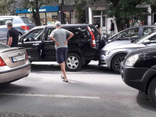 Верижна катастрофа на оживен булевард в Пловдив