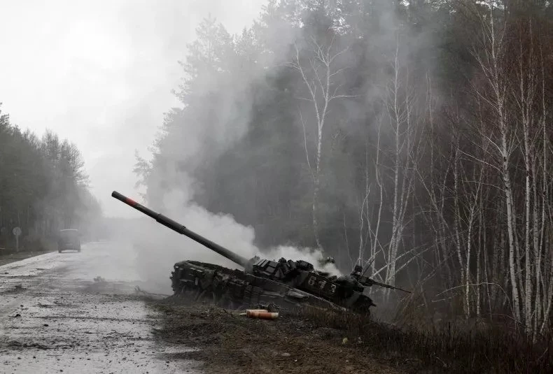 Newsweek: Русия изчерпва запасите си от танкове, показва анализ на сателитни снимки