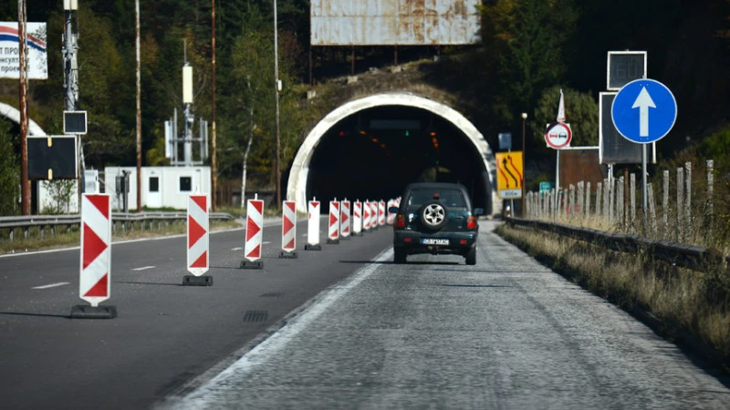 Километрични задръствания заради катастрофа на тунел "Топли дол"