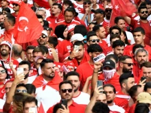 Арестуваха мъжа, намушкал трима по време на Чехия - Турция от ЕВРО 2024