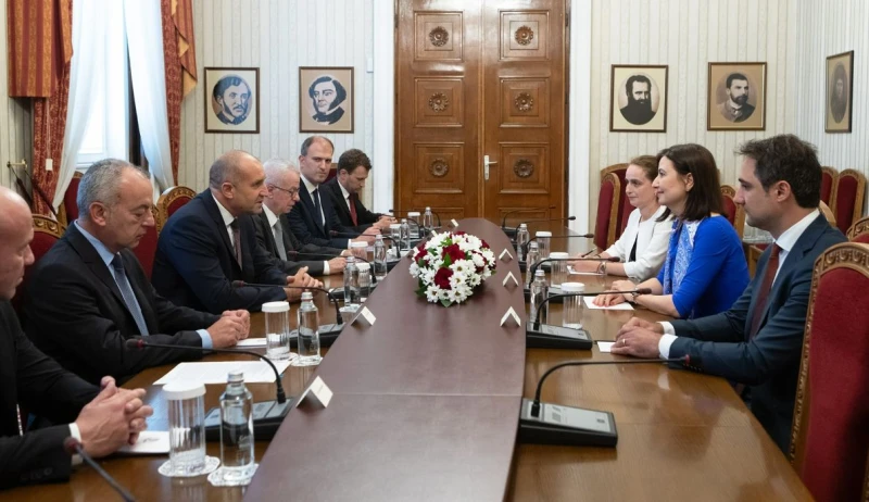 Президентът се срещна с еврокомисаря Иванова: Обсъдиха инвестииците и ефективното на европейските финансови програми