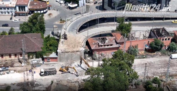 Бетонният мост в Пловдив вече е в историята