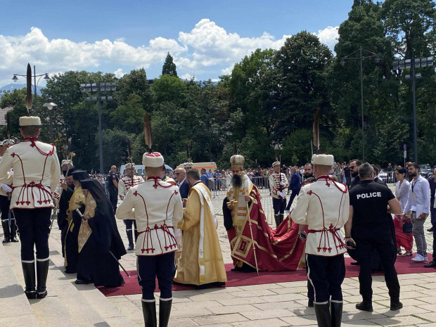Започна литийното шествие към катедралния храм Свети Александър Невски за