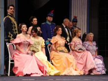 125 костюма от сатен, жакард, тафта, коприна, памук и вълна ще види публиката на операта "Страната на усмивките"