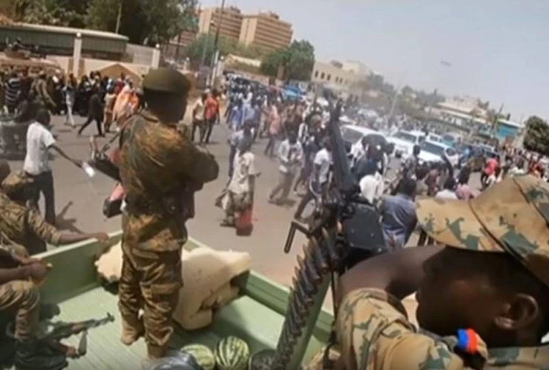 В Судан се отвори нов фронт, водят се ожесточени битки между армията и паравоенните сили