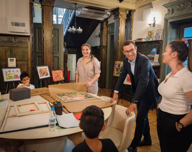 Васил Терзиев след благотворителна изложба: Тези млади творци умеят да мечтаят цветно и знаят как заедно да надделеят над предизвикателствата