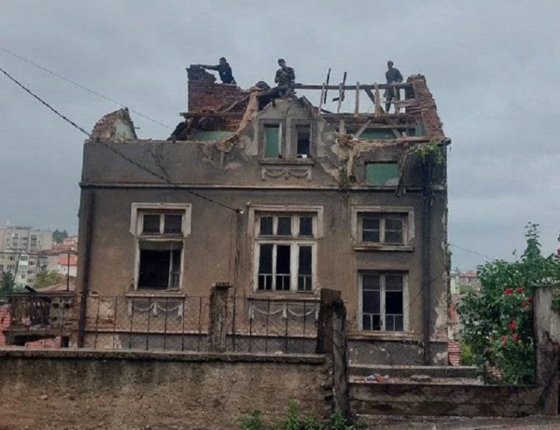 Откриха нещо опасно при ремонт на къща в село Палатово
