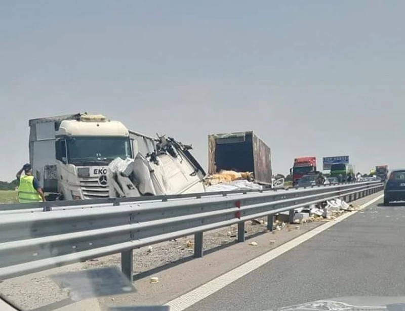 Зверска катастрофа на магистрала "Тракия" към София, има размазан ТИР