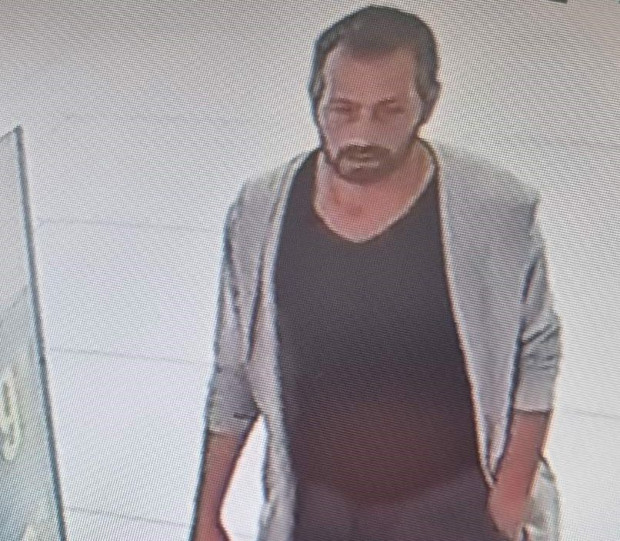 Издирват мъж, снимал с телефона си клиентка в пробна в пловдивски мол