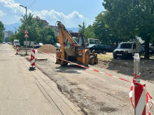 Започна изграждането на тротоар и паркинг на ул. "Чудомир Топлодолски" в София