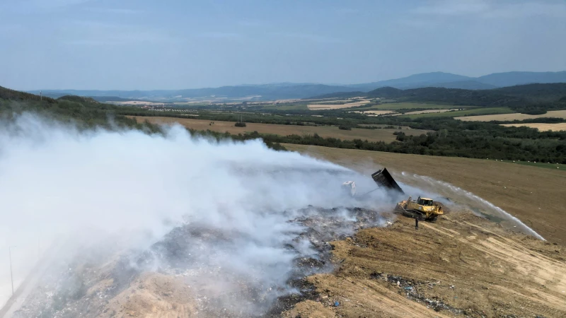 След почти 24 часа: Овладяха пожарът край Шереметя