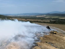 След почти 24 часа: Овладяха пожарът край Шереметя