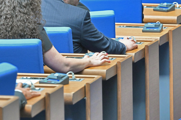 Депутатите решават за бъдещето на проектоправителството на Росен Желязков в