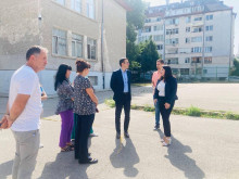 Васил Терзиев: Обживяваме дворовете в две училища в "Сердика", приоритет е да превърнем такива места в отворени оазиси