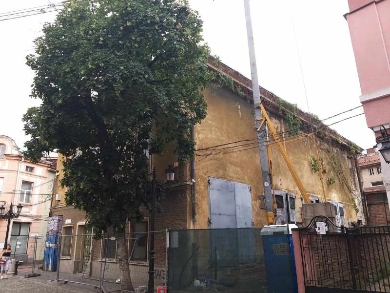 Започна ремонт на емблематична сграда в центъра на Пловдив, няма да е ресторант