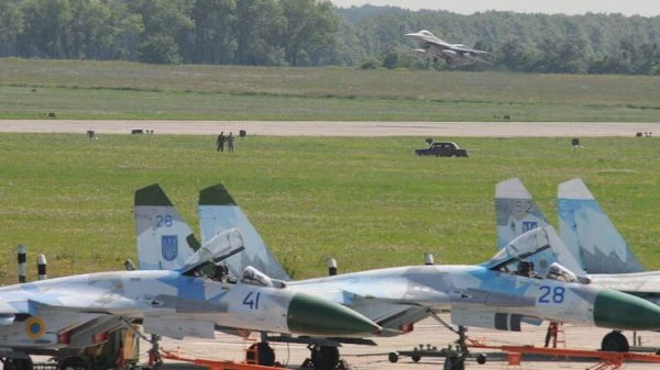 Forbes: Криза на ПВО, ударът на Русия в Миргород е разгром за украинската авиация, унищожен е и ударен хеликоптер