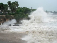 Ураганът "Берил" удря Ямайка до часове