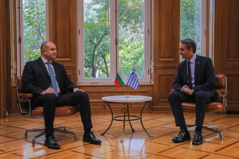 Kathimerini: България и Гърция са изправени пред общо предизвикателство - новото националистическо правителство в Скопие, което съзнателно подкопава отношенията