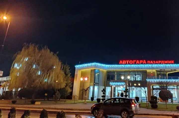 Автобус на пловдивска транспортна фирма се вряза в стълб