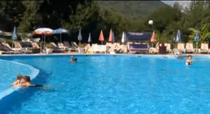 В разгара на лятото: По-малко от половината басейни във Великотърновско са готови за посетители, според РЗИ