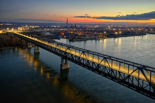 Има вероятност основният ремонт на Дунав мост при Русе да се извършва и през нощта 