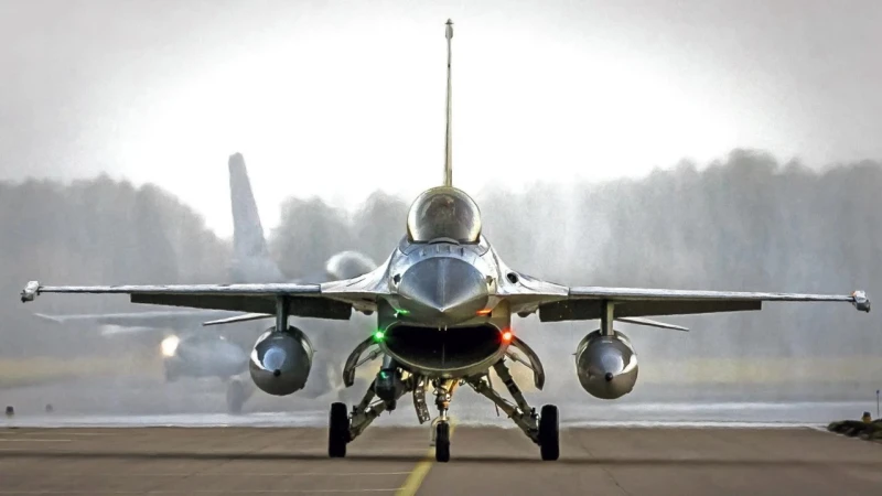 Kyiv Post: Бойният дебют на F-16 в небето на Украйна ще бъде бавен, внимателен и предпазлив