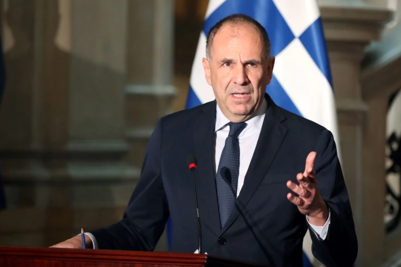 Гръцкият външен министър нападна Северна Македония на среща с австрийския си колега