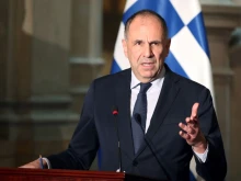 Гръцкият външен министър нападна Северна Македония на среща с австрийския си колега