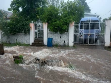 Ураганът "Берил" връхлетя Ямайка с наводнения, броят на жертвите му достигна до осем души