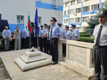 Благоевградските полицаи отбелязаха в аванс професионалния си празник, отдадоха почит и към загиналите си колеги
