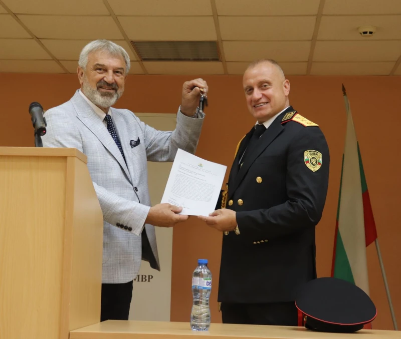 Драганов подари автомобил за нуждите на полицията в Русе и региона