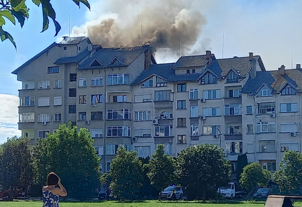 Пожар е избухнал в апартамент на шестия етаж в жилищна
