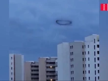 Мистериозни черни пръстени се появиха в небето над Берлин, заподозряха Rammstein за тях