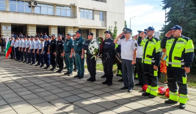 Зам.-председателят на Районен съд - Русе отдаде почит на полицаите по страната
